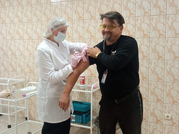 Сезонную вакцинацию от гриппа прошли сотрудники в Коломне